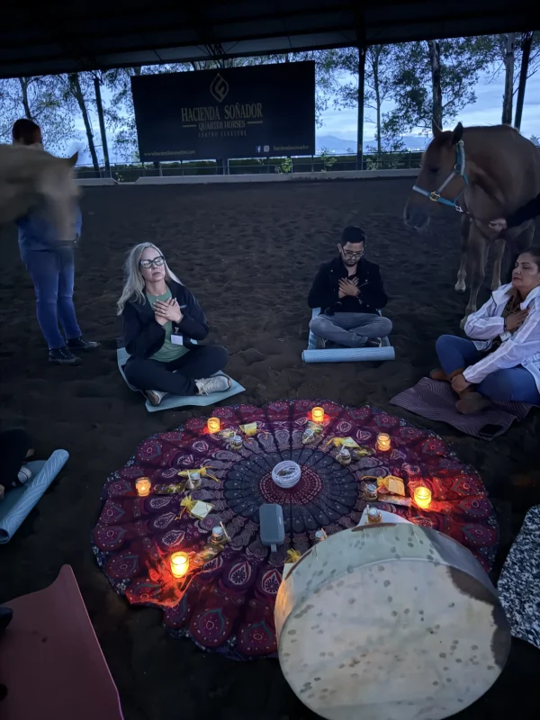 CEREMONIA DE SOLSTICIO DE VERANO CON CABALLOS AL AMANECER (1)